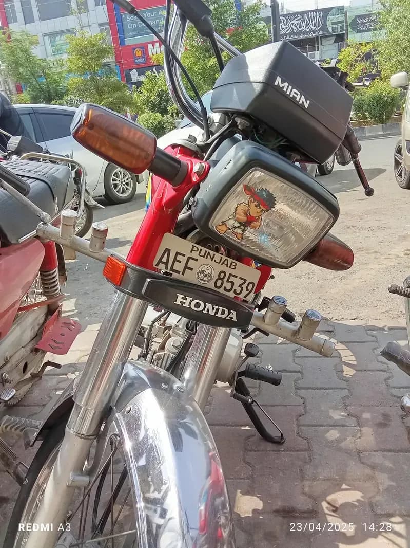 bike bilkul ok h engine bhi bilkul theek hai kam bhi kuchh Bhi Nahin