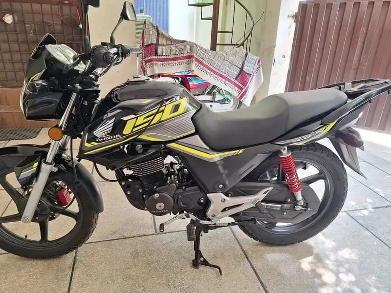 Honda CB 150F (2025) - Jet Black - Timsun Tyres - 8k KM - 1st Owner